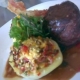 Tournedos con salsa bercy / papas rellenas